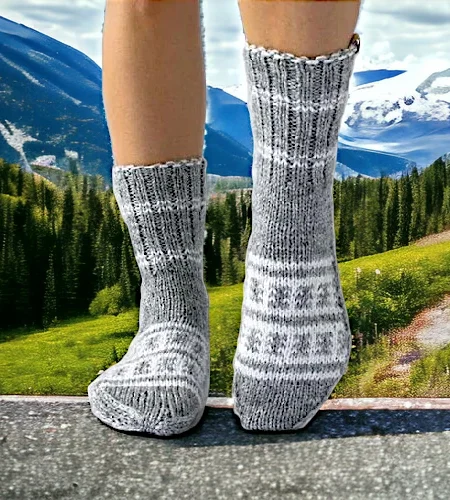 Authentic Himalayan Knit: Unisex Wool Socks by Women Artisans