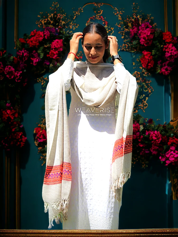 Elegant Handcrafted Scarf – Woven on Traditional Looms