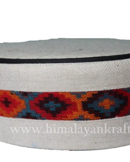 White Centre Border Topi