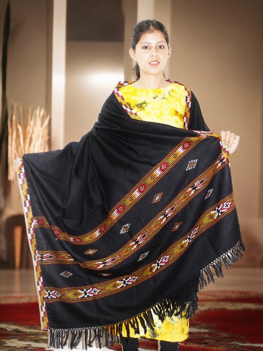 Luxurious Kullu Pure Wool Blanket - Heritage Weaving from Himalayas