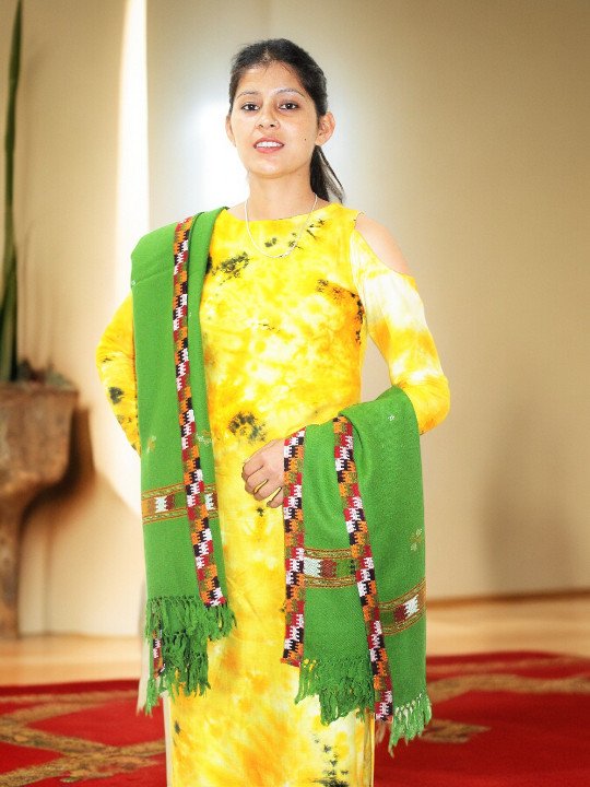 Elegant Kullu Handloom Woolen Shawl- Classic Himalayan Artistry Himachal Box