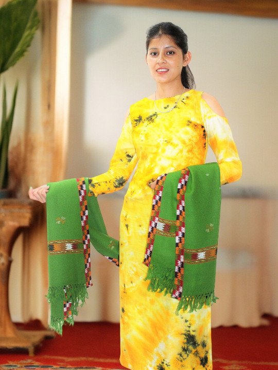 Elegant Kullu Handloom Woolen Shawl- Classic Himalayan Artistry Himachal Box