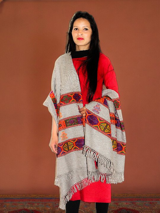 Exquisite Kinnauri Handloom Shawl - Traditional Woven Elegance Himachal Box