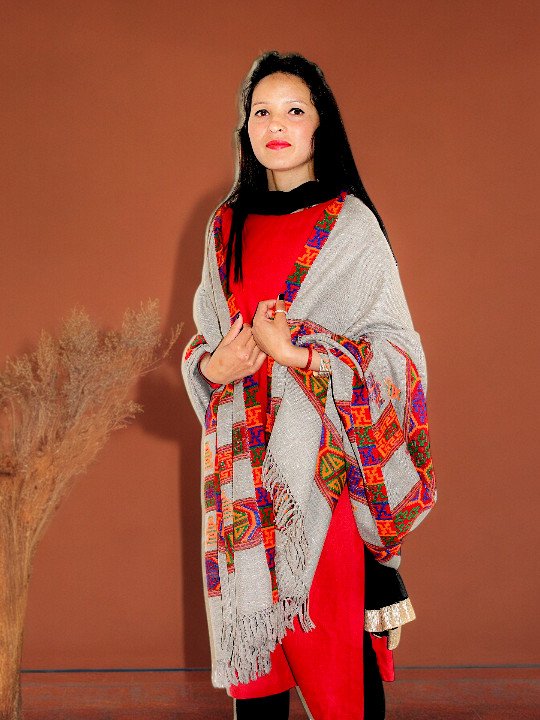 Exquisite Kinnauri Handloom Shawl - Traditional Woven Elegance Himachal Box