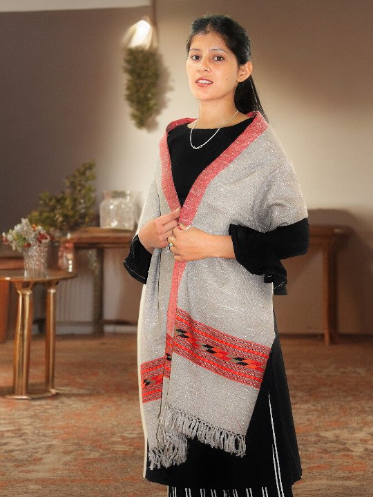 Kullu Artisan Pure Wool Scarf - Soft and Stylish for Girls
