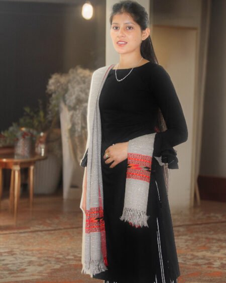 Kullu Artisan Pure Wool Scarf - Soft and Stylish for Girls