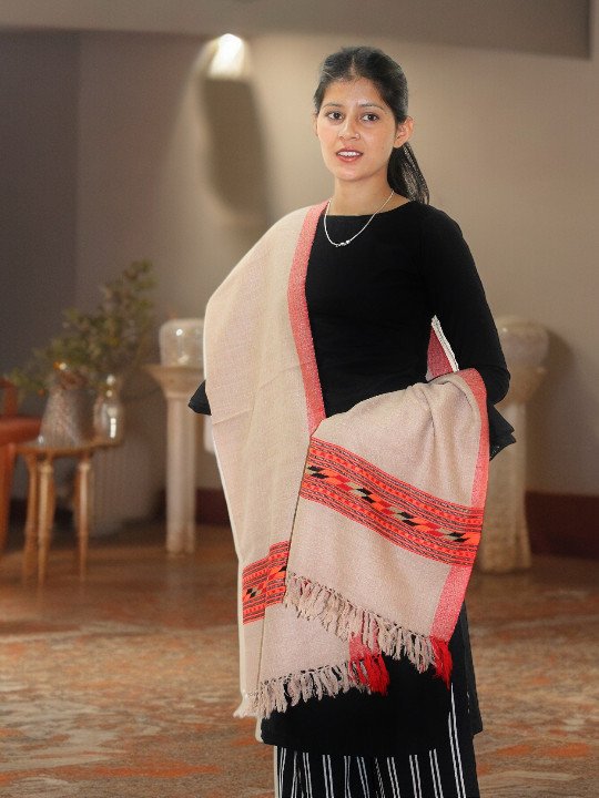Handcrafted Himalayan Woolen Stole - Elegant and Cozy for Women Himachalbox.in
