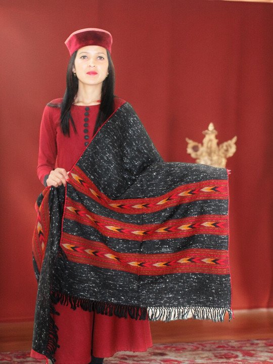 Authentic Kullu Design Pure Wool Stole – Handloom by Himalayan Weavers Himachal Box