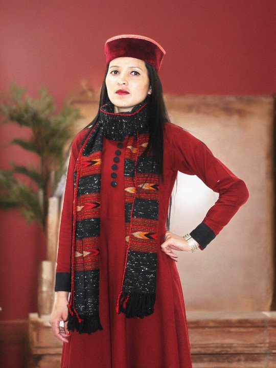 Authentic Kullu Design Pure Wool Stole – Handloom by Himalayan Weavers Himachal Box