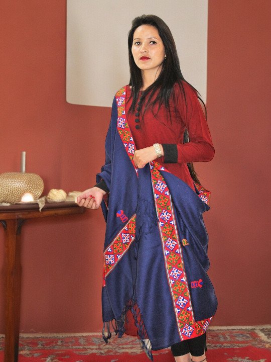 Handloom Himalayan Wool Scarf - Warm and Trendy for Women Himachalbox.in