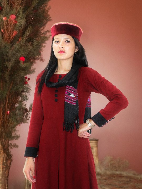 Kullu Design Woolen Handloom Muffler Scarf - Traditional Elegance Himachal Box