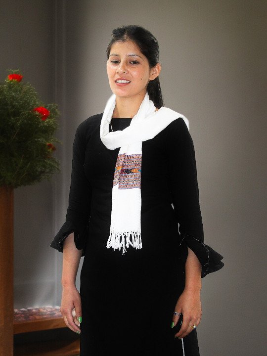 Vibrant Handloom Weave - Elegant Kullu Design Woolen Muffler Himachal Box