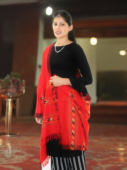 Traditional Kullu Woolen Scarf - Handcrafted Comfort for Girls