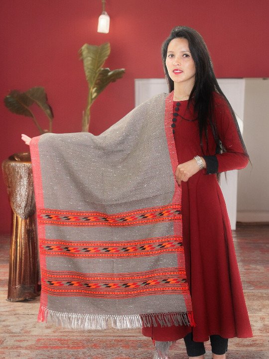 Luxurious Himalayan Handloom Wool Shawl - Fashionable Stole for Women