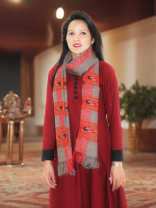 Luxurious Himalayan Handloom Wool Shawl - Fashionable Stole for Women Himachalbox.in