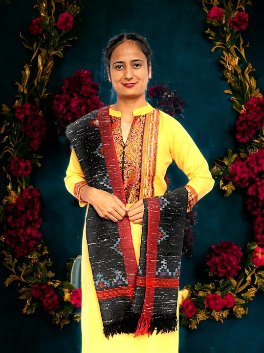 Himalayan Harmony: Handloom Woven Wool Scarf