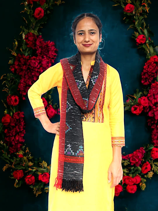 Himalayan Harmony: Handloom Woven Wool Scarf Himachalbox.in