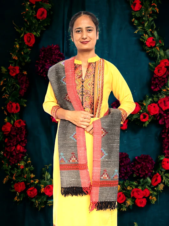 Kullu Craft: Luxurious Pure Wool Women's Stole Himachalbox.in