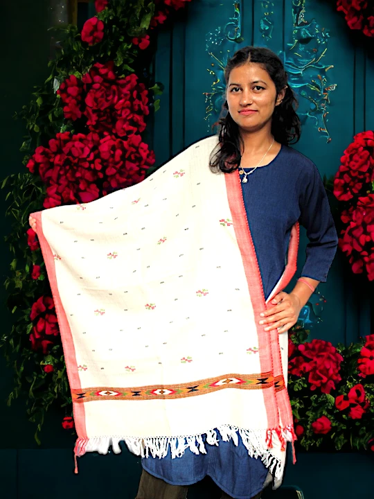 Handloom Haven: Stylish Kullu Woolen Stole Himachalbox.in