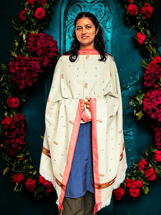 Handloom Haven: Stylish Kullu Woolen Stole Himachalbox.in Buy Now
