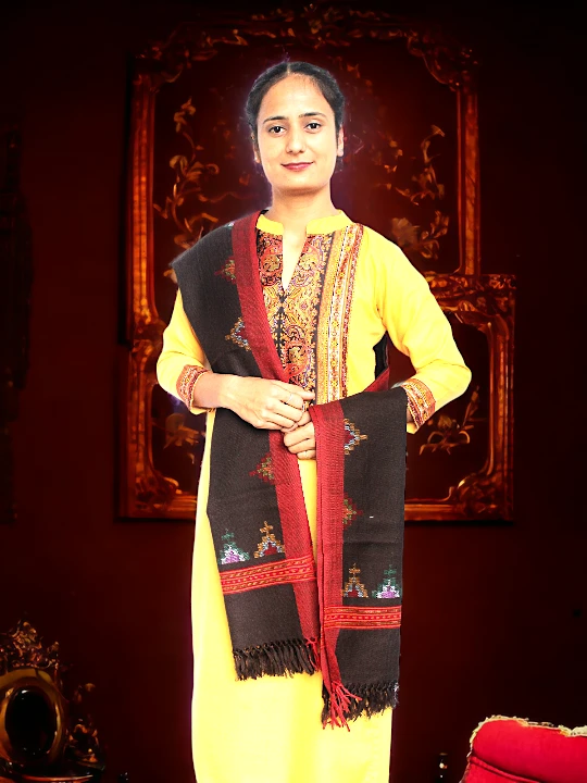 Winter Warmth Pure Wool Kullu Handloom Stole at Himachalbox.in