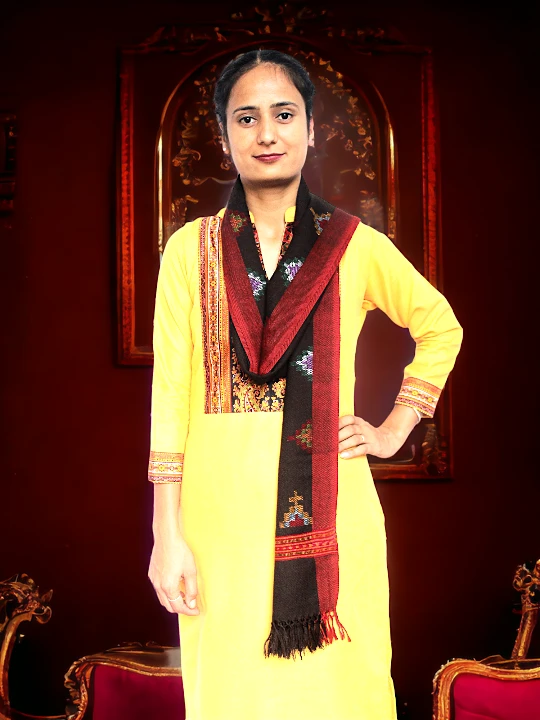 Winter Warmth Pure Wool Kullu Handloom Stole at Himachalbox.in