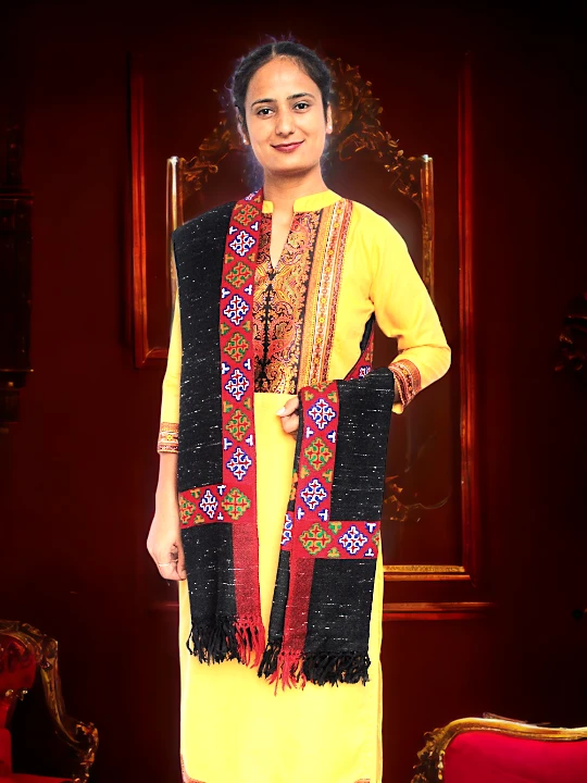 Himalayan Handwoven Pure Wool Stole - Elegant Winter Wrap for Women