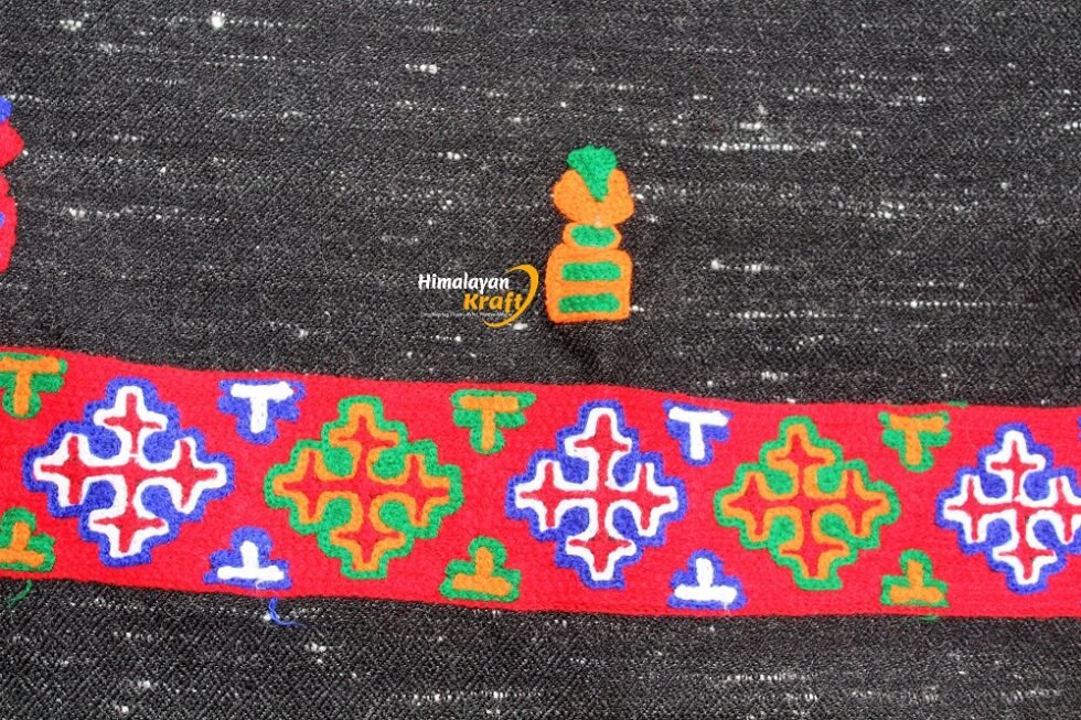 Himalayan Handwoven Pure Wool Stole - Elegant Winter Wrap for Women Himachal Box