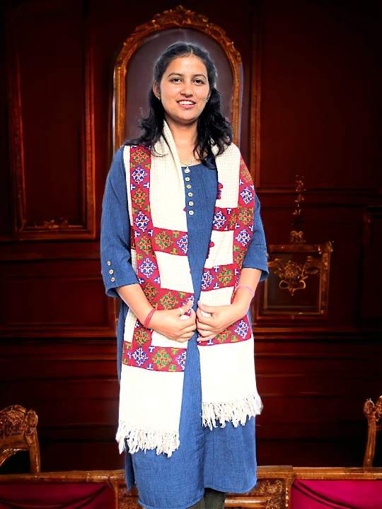Kullu Weaver's Pure Woolen Scarf - Traditional Design for Girls Himachalbox.in