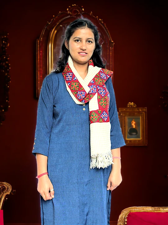 Kullu Weaver's Pure Woolen Scarf - Traditional Design for Girls Himachalbox.in