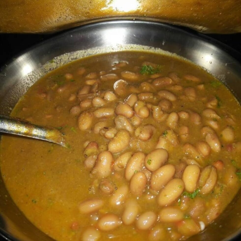 Organic Chitra Rajma From Mountains from Chamba Kinnaur - Local Grown Hand Picked - Himachalbox.com