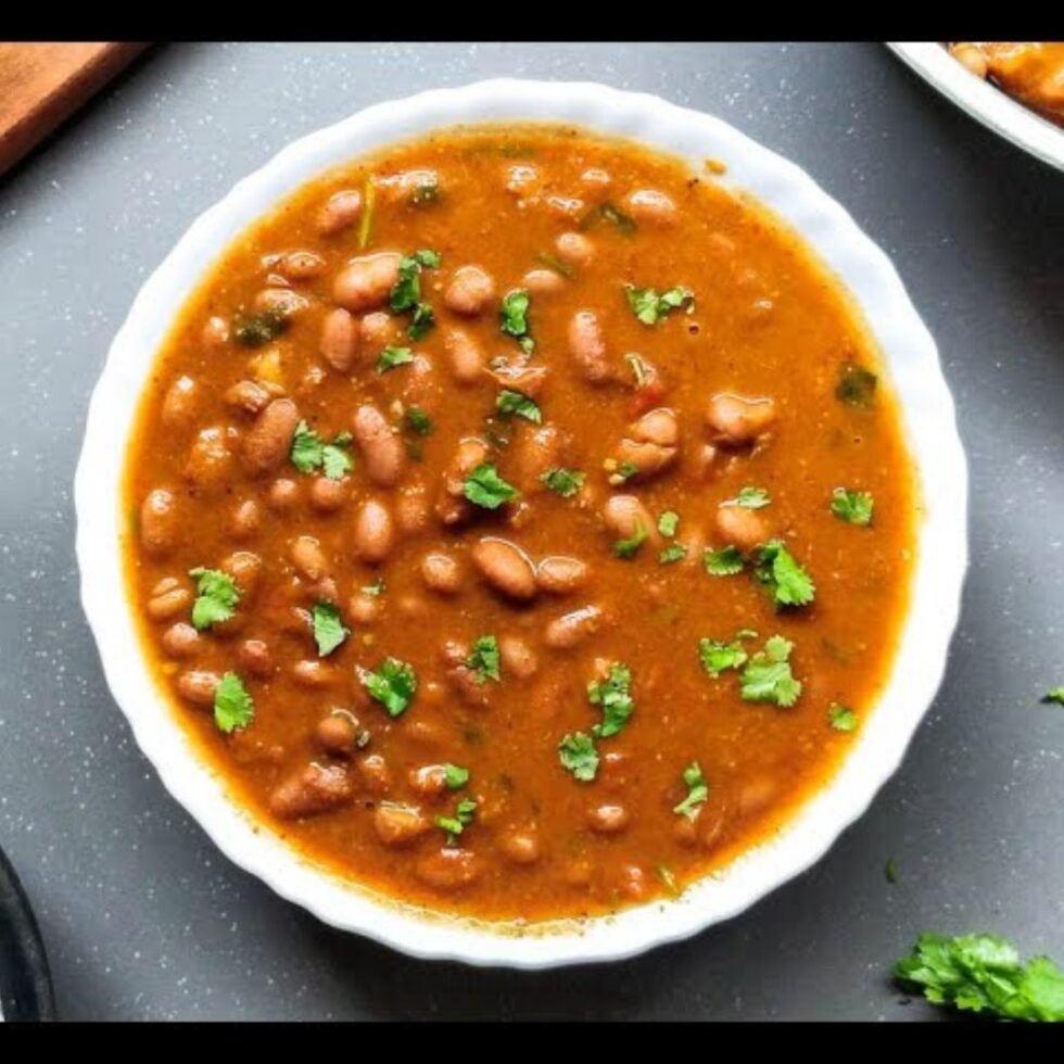 Organic Chitra Rajma From Mountains from Chamba Kinnaur - Local Grown Hand Picked - Himachalbox.com