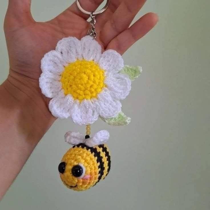 Handmade Crochet Bee Keychain with Daisy Flower